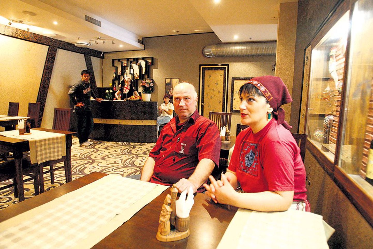 Vaja ja Marika Gorelashvili pakuvad äsja avatud Tbilisis klassikalist gruusia kööki erinevatest suppidest eestlastelegi tuntud hatšapuride ja hinkaliteni välja.