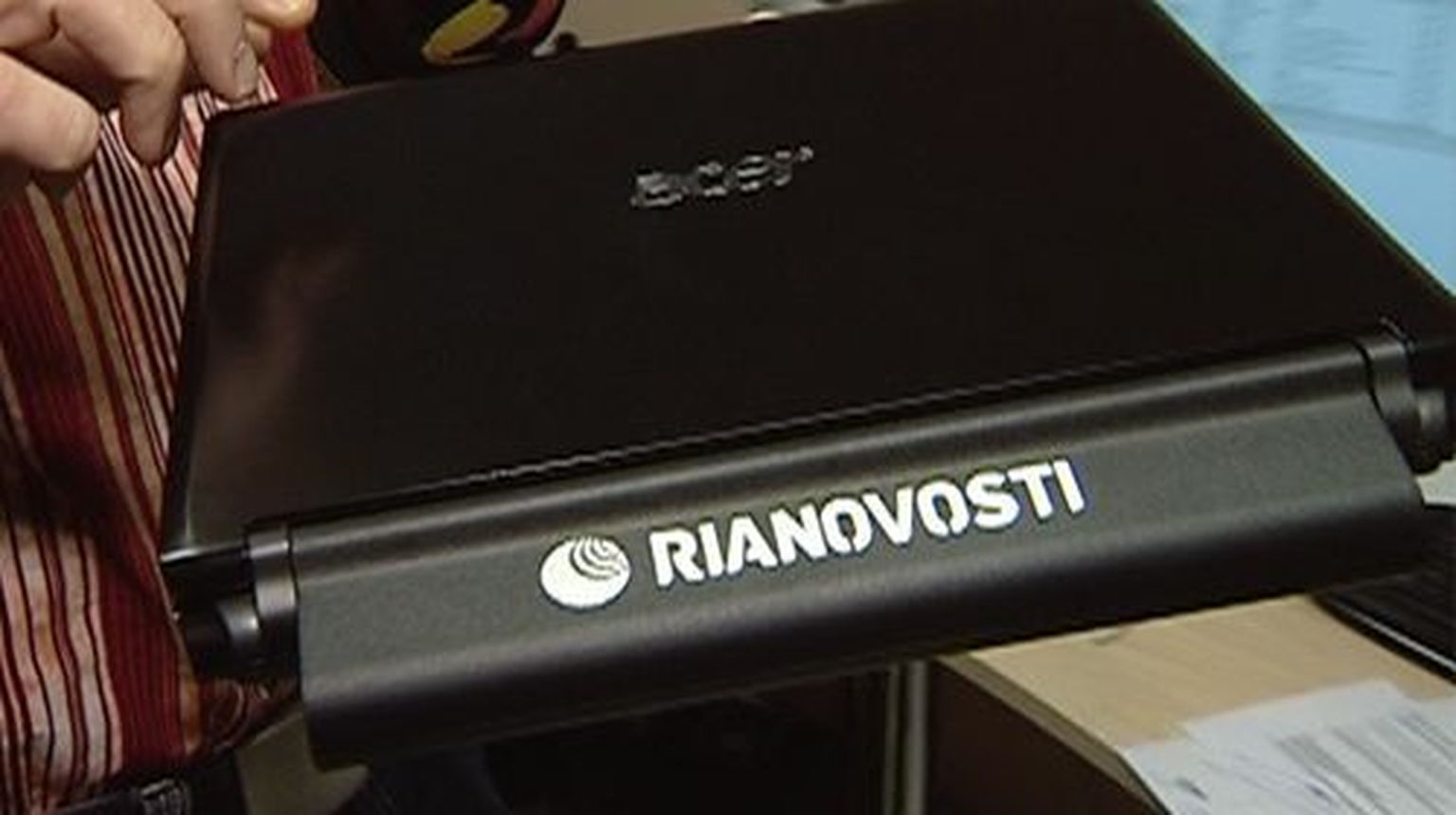 RIANOVOSTI kinkis Moskvas kõigile osalejatele konverentsi materjale sisaldava miniarvuti ACER