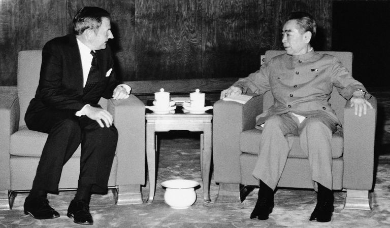 David Rockefeller (vasakul) 1973. aasta fotol kohtumas Pekingis Hiina toonase valitsusjuhi Chou En-laiga. Foto: AP/SCANPIX