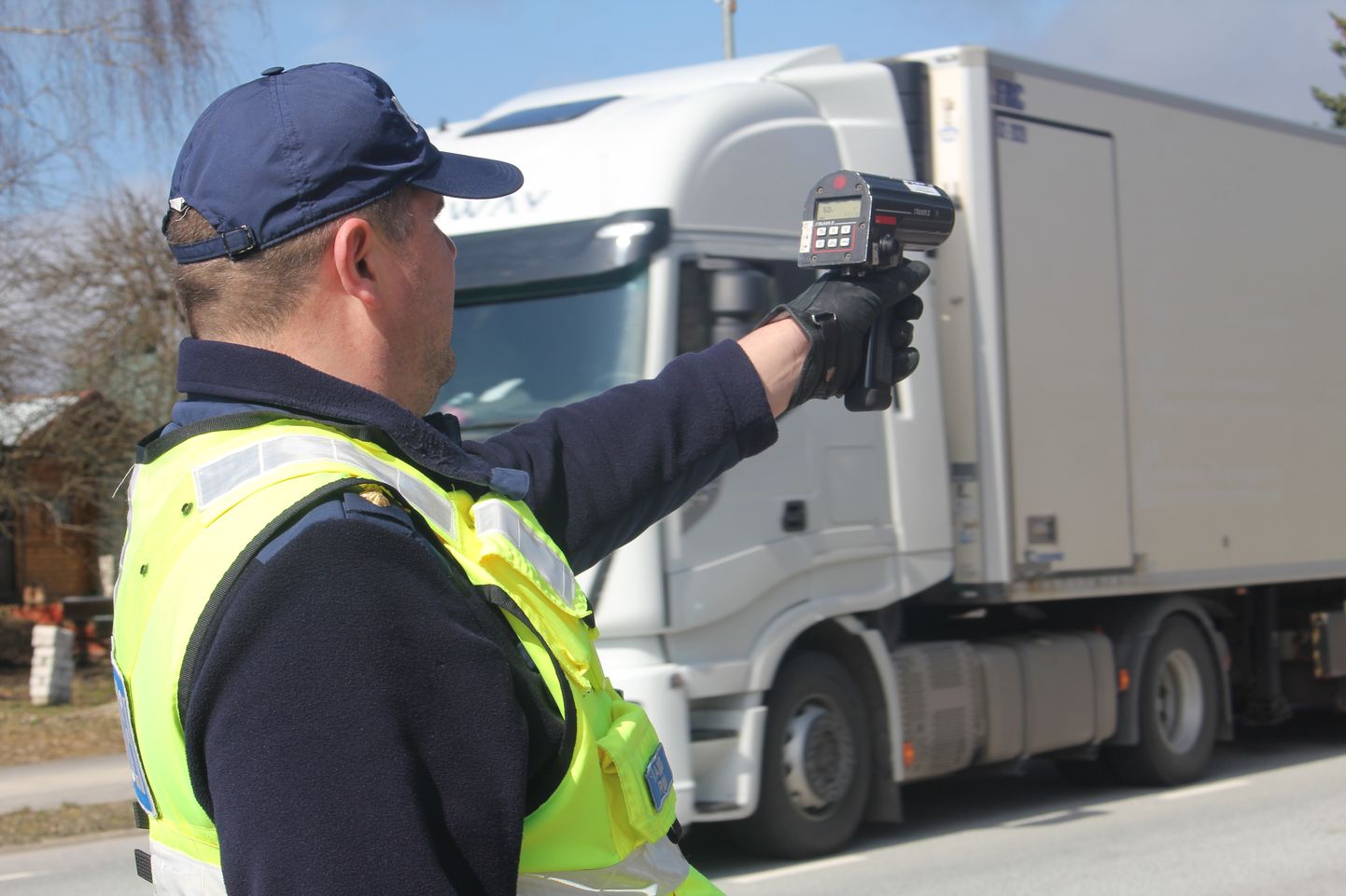Politsei keskendub täna ja homme Tallinna ja Tartu vahelisel maanteel sõidukite kiiruse mõõtmisele.