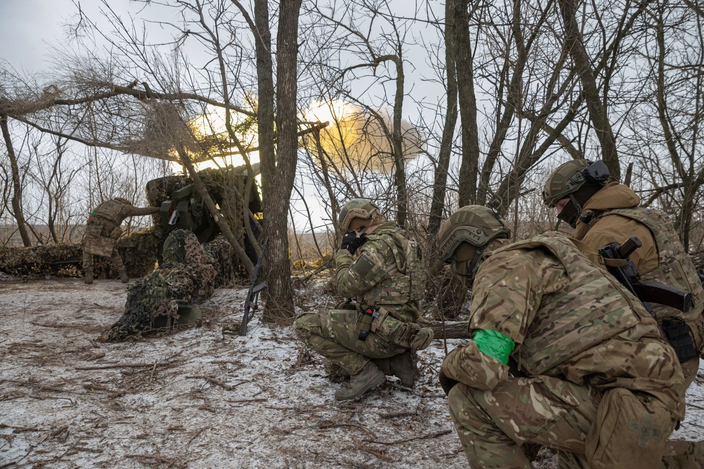 Украинские артиллеристы на позициях вблизи Бахмута