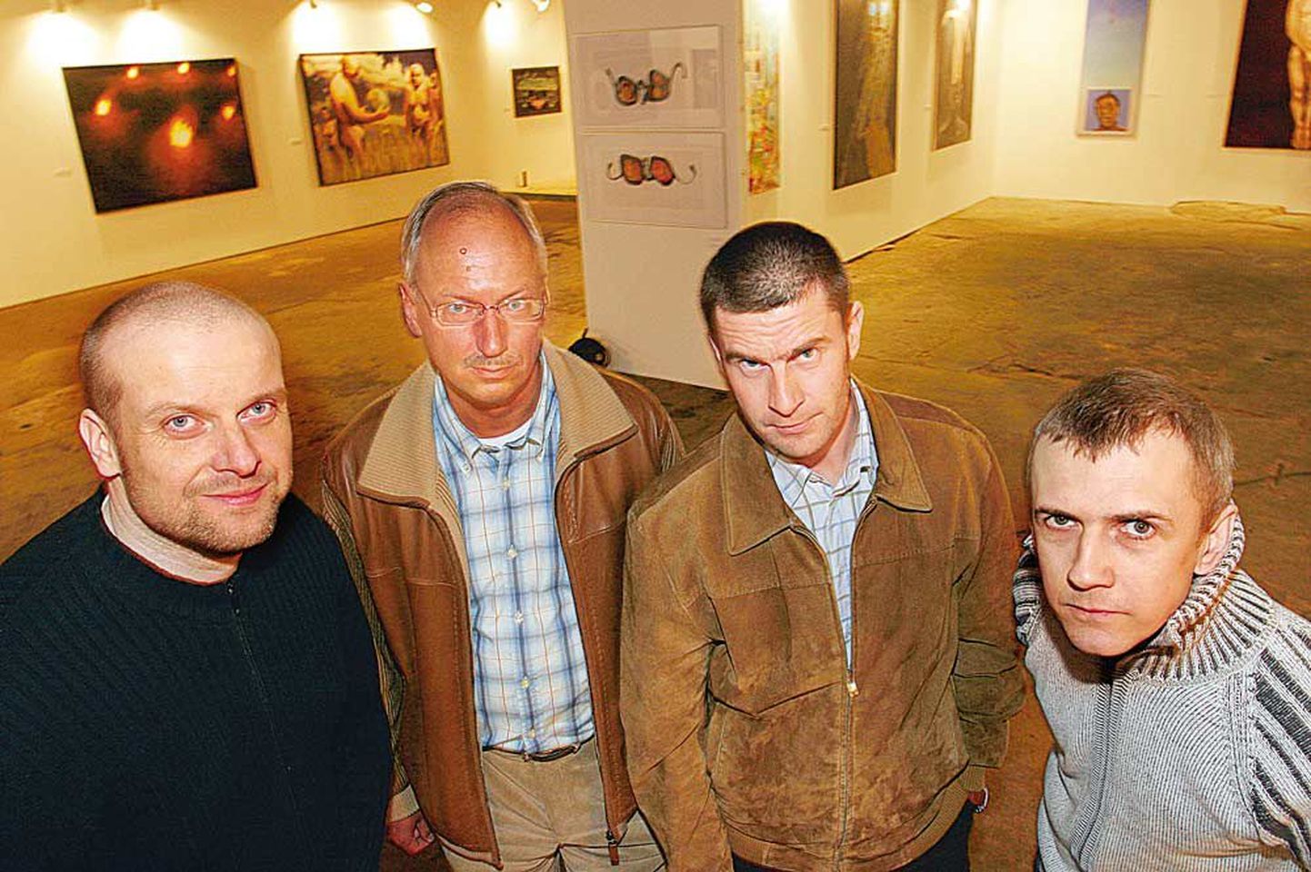 Kunsti ja kapitali esindajad kõrvuti  Kaido Ole, Guido Sammelselg, Armin Kõomägi ja Marko Mäetamm Sammelselja erakogu näitusel galeriis Vaal.