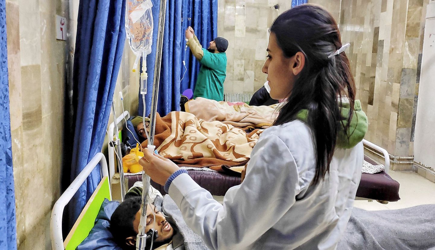 Arstid ravimas Palmyra linna haiglas Islamiriigi rünnakus viga saanud inimesi 12. veebruaril.