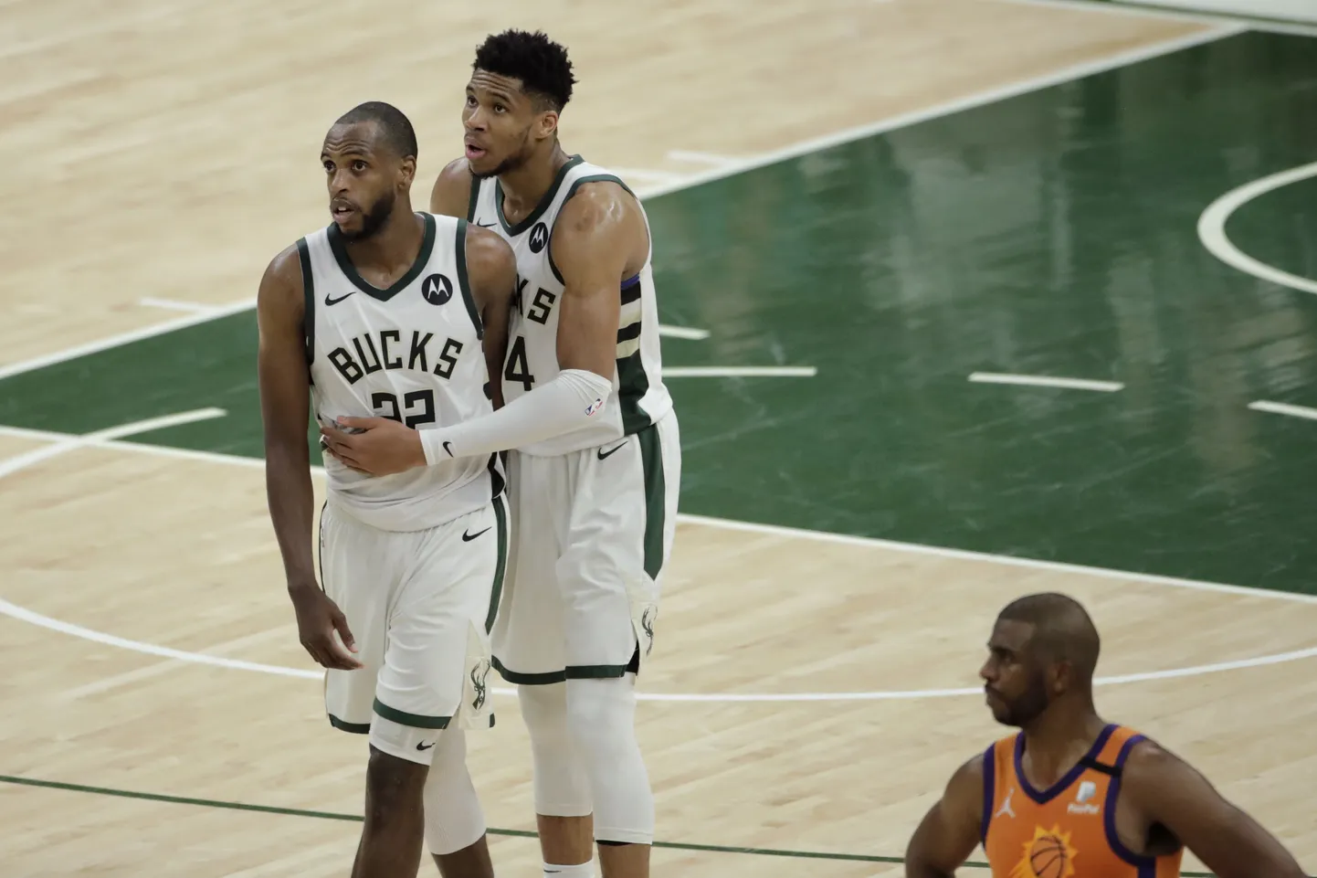 Giannis Antetokounmpo embab supermängu teinud Khris Middletoni.