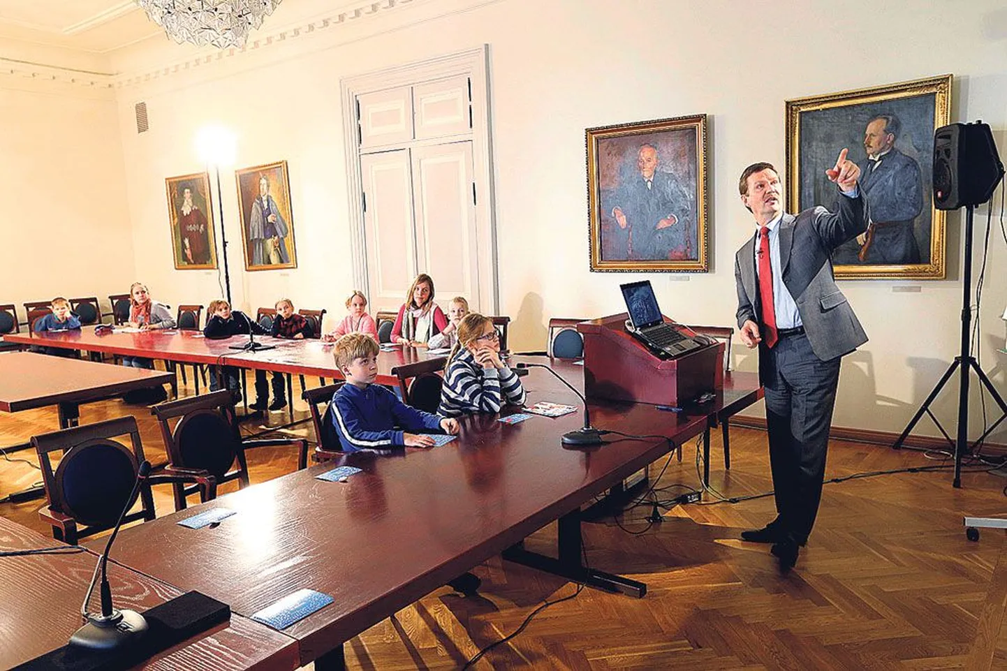 Lasteülikool on Narva kolledži ettevõtmine, seal saadakse kokku kümme korda aastas.