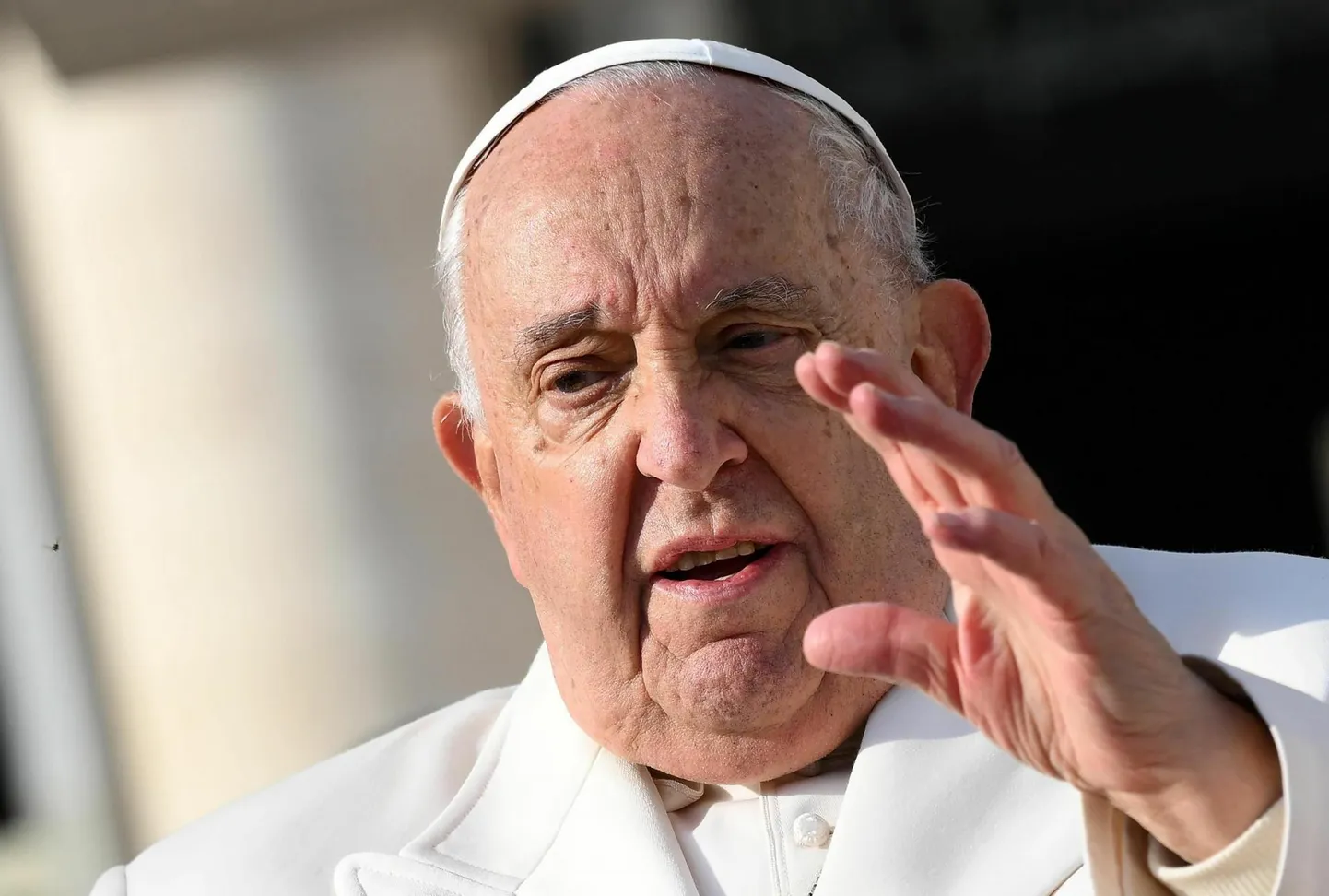 Paavst Franciscus mullu detsembris Vatikanis Püha Peetruse väljakul.