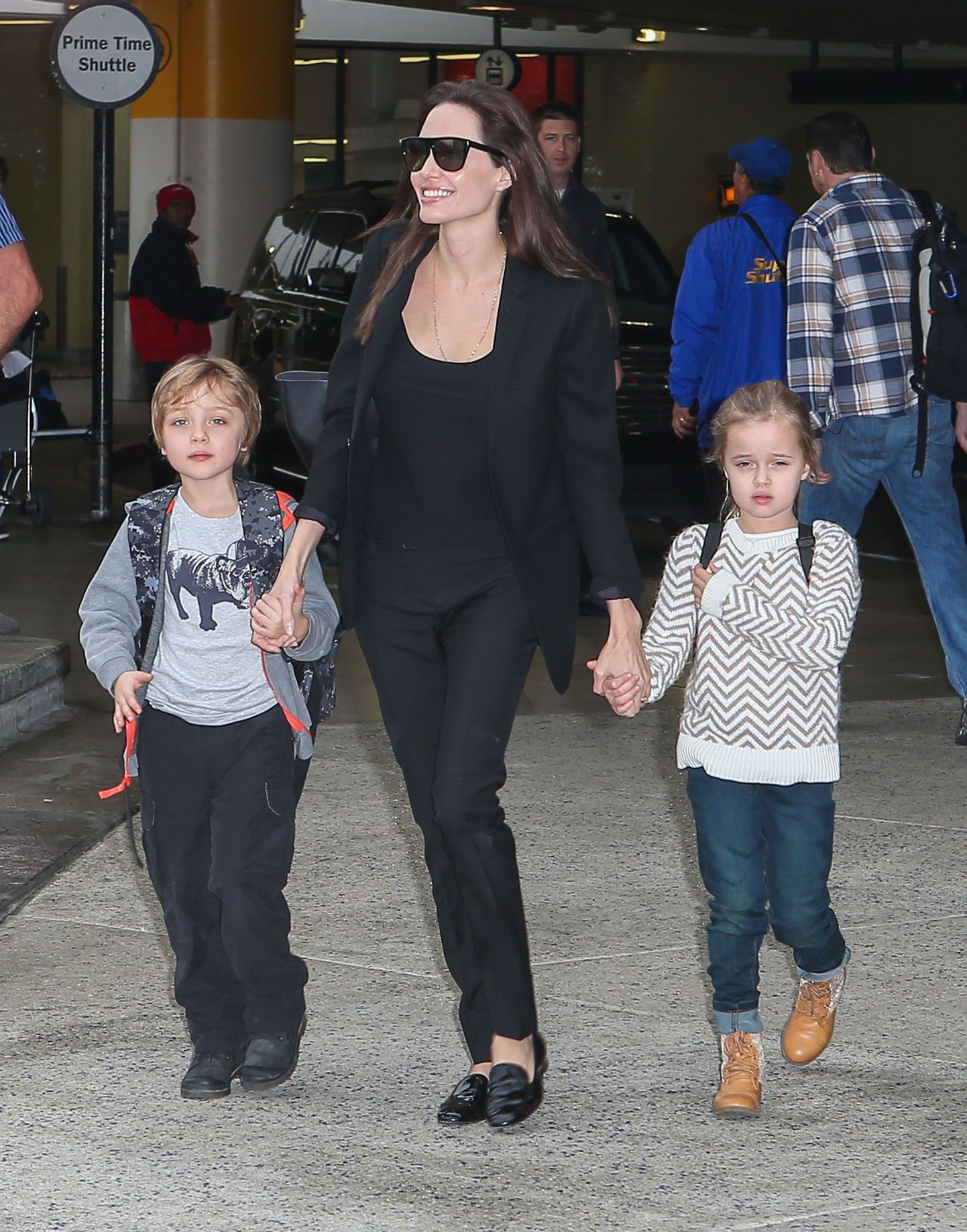 Angelina Jolie kaksikutega Vivienne ja Knox