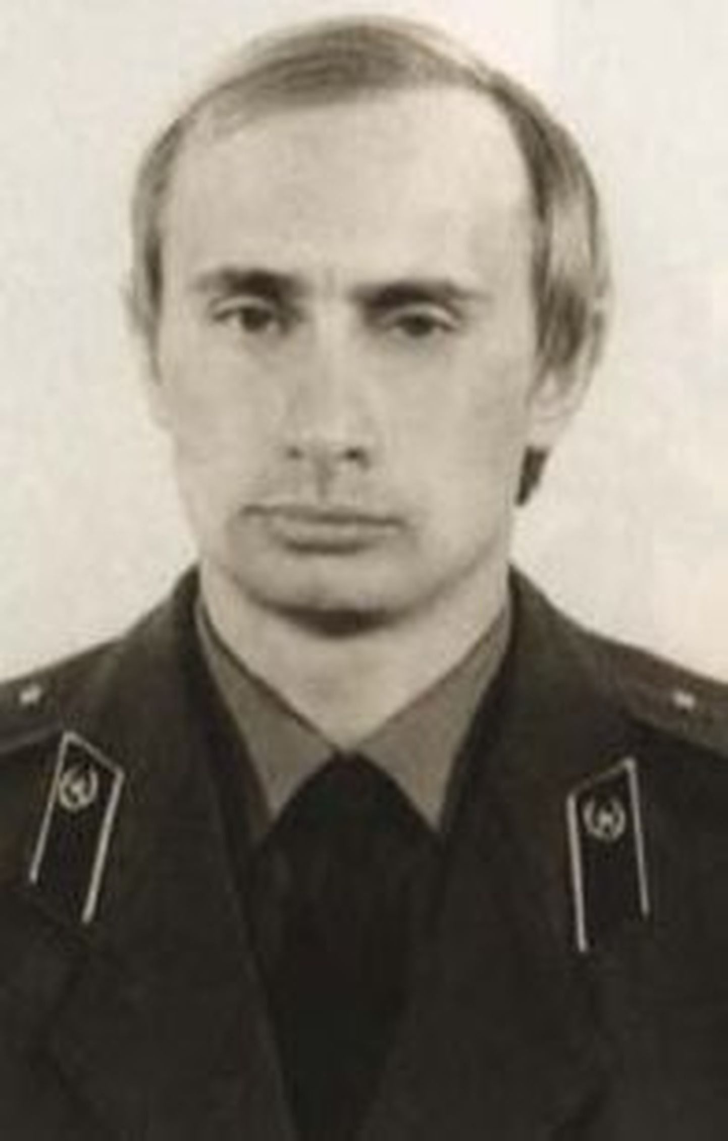 Vladimir Putin KGB ohvitseri vormis