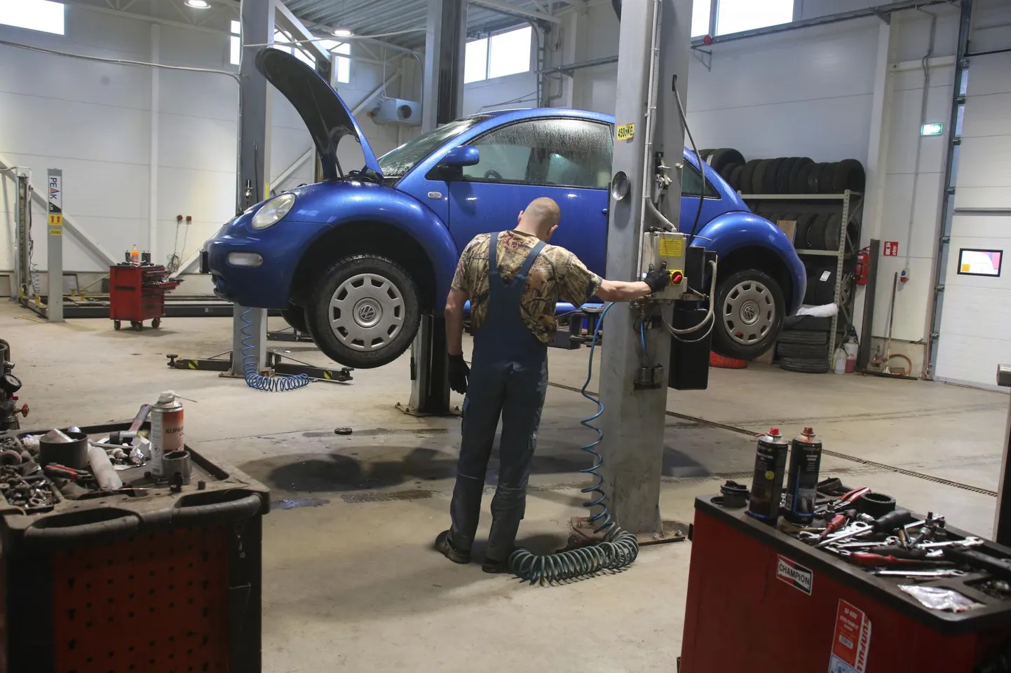 Talvise autohoolduse käigus tasub ka veermik ja aku üle vaadata, vahetada õlid ja kojamehed.