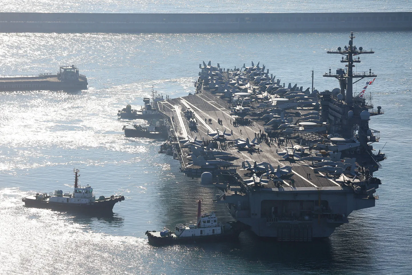 Lennukikandja USS Carl Vinson.