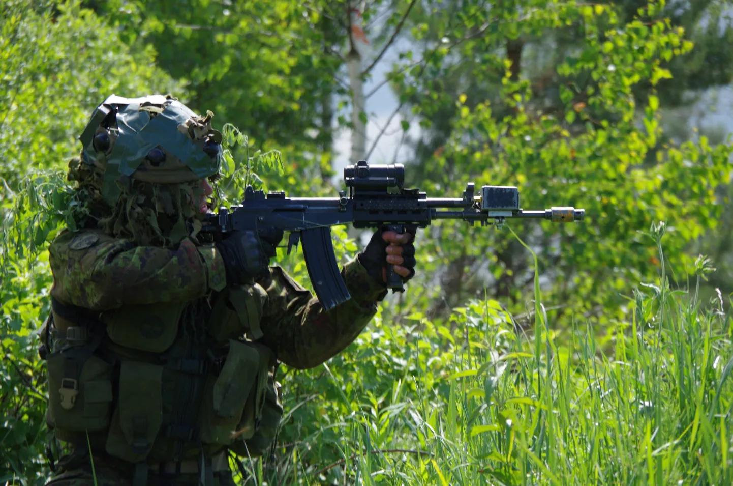 Ameerika sõdurid ründasid soomusautodel Eesti Scoutspataljoni ja soomukeid.