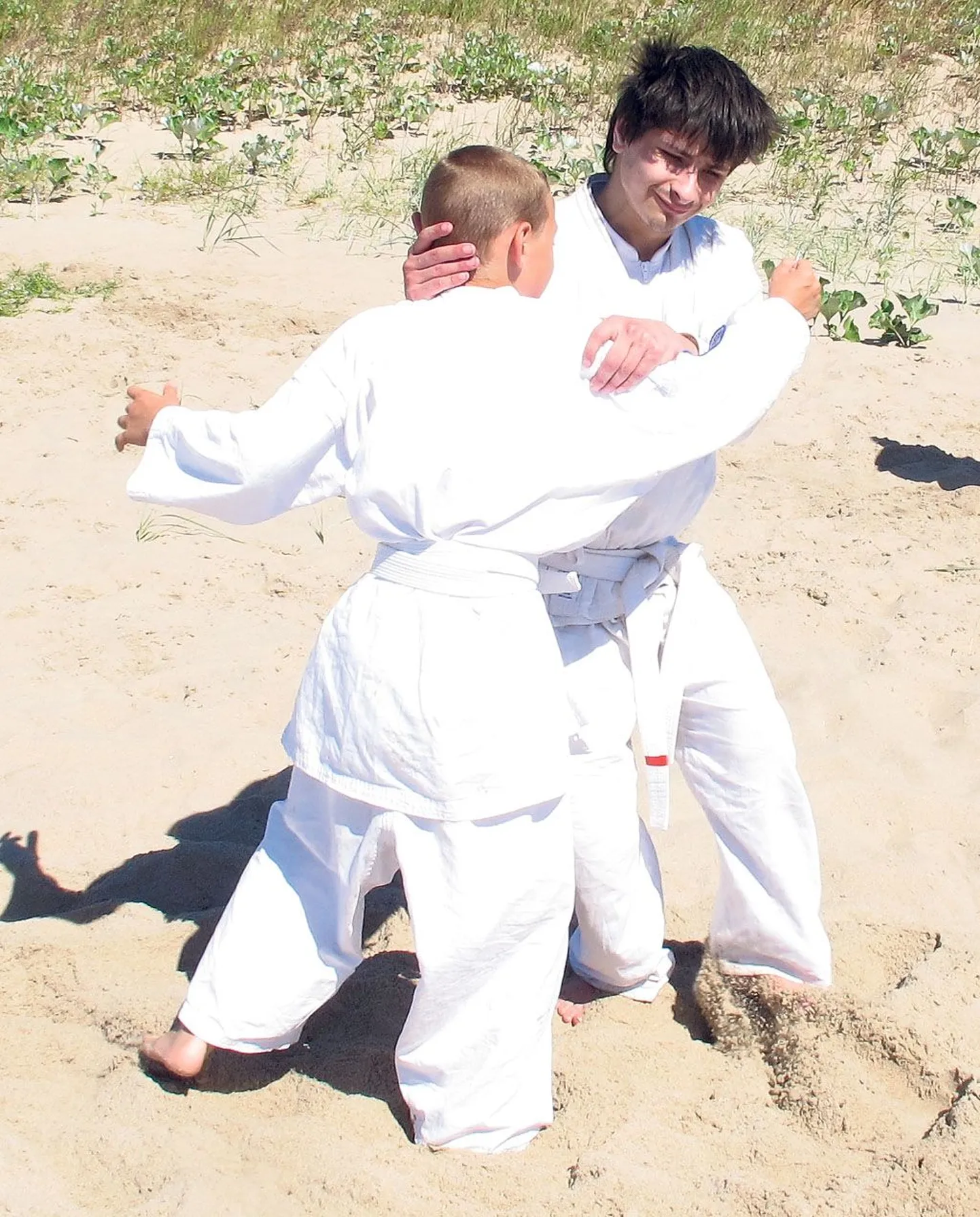 Sergei Burakov karate suvekoolis harjutamas.