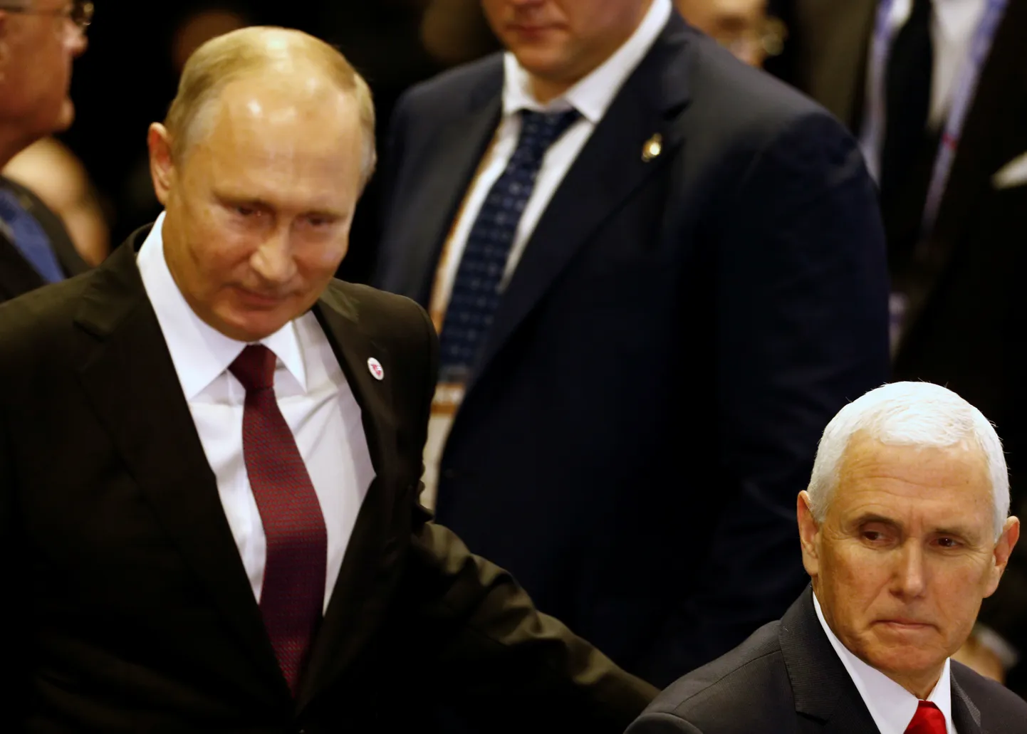 Vladimir Putin (vasakul) ja Mike Pence.