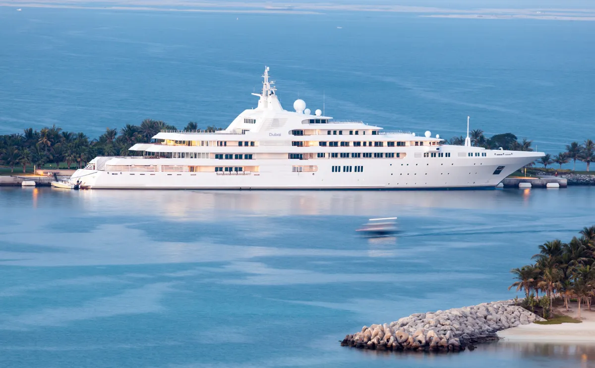 400 miljonu vērtā megajahta "Dubai".