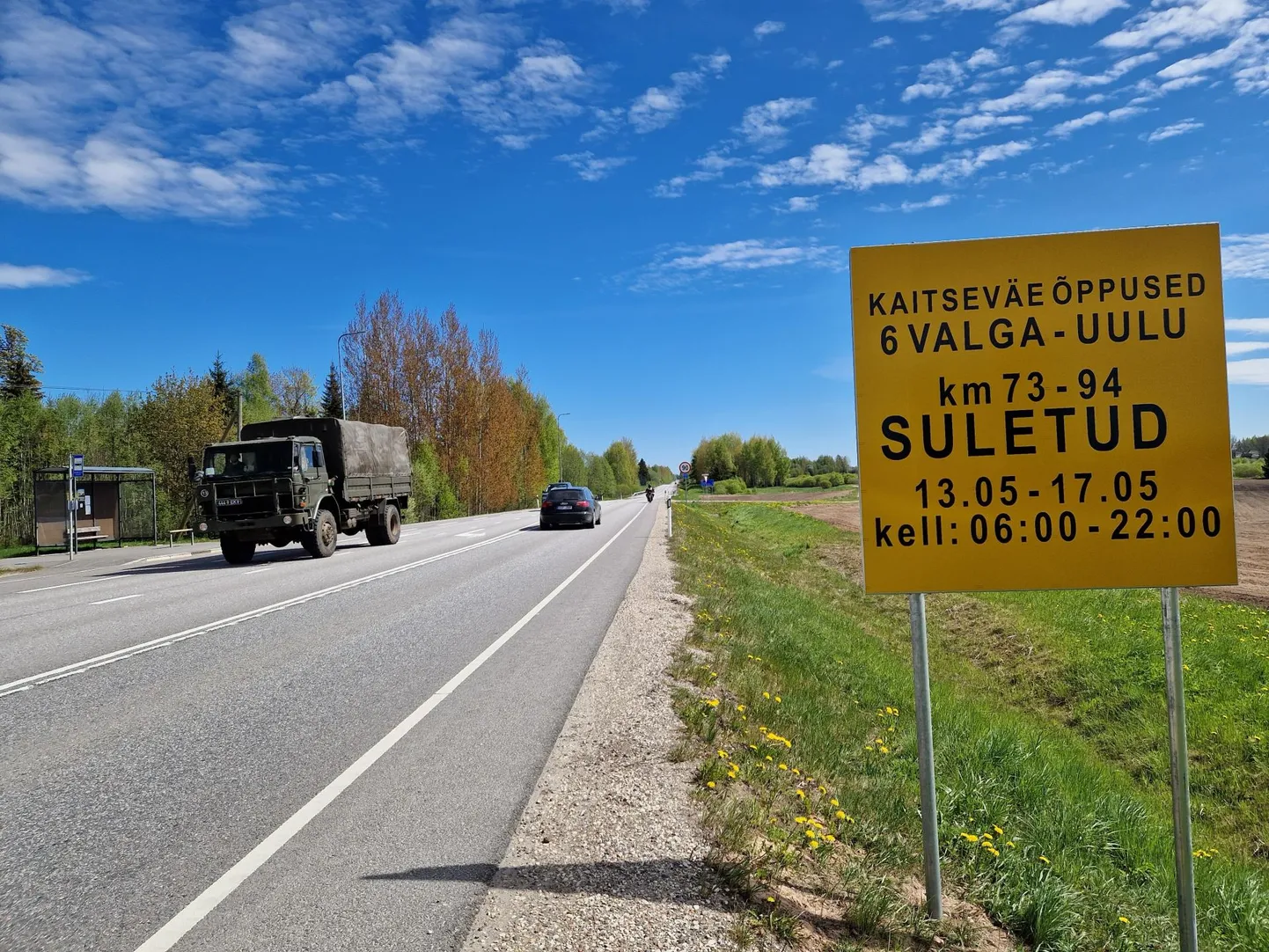 Valga–Uulu maantee suletrakse seoses õppusega esmaspäevast reedeni. Varahommikust hilisõhtuni pääsevad läbi vaid kohalikud. Teistel tuleb ringi sõita.