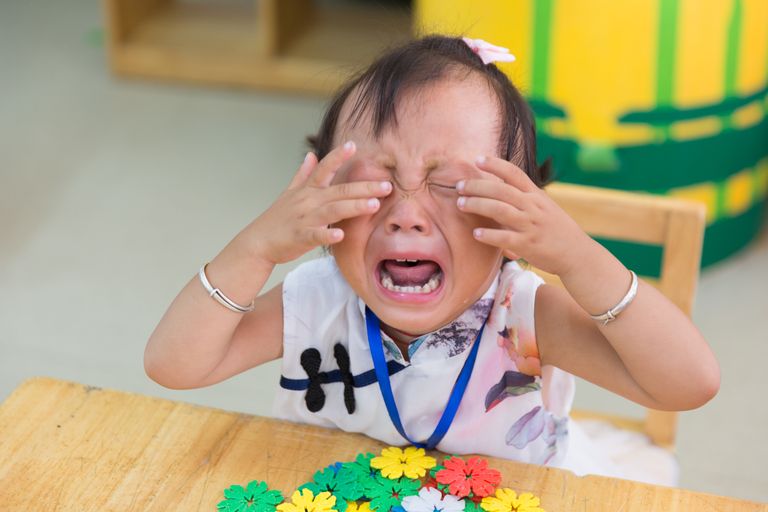Laps nutmas esimese koolipäeva tõttu. Nantong, Hiina.