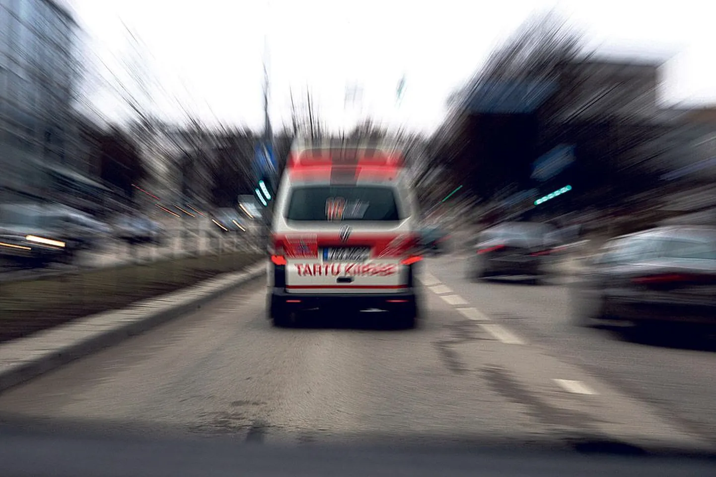 Tartus peab reanimobiilibrigaad keskusest Riia tänaval linna mis tahes punkti jõudma kuue minutiga. Reaalselt on see autot, brigaadi ja teisi liiklejaid ohtu seadmata võimalik ainult tühjadel tänavatel.