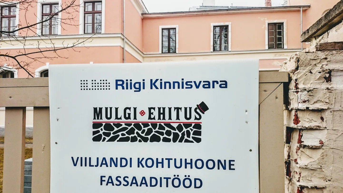 Riigi Kinnisvara tellitud töö teatetahvlil on Viljandi nimi valesti kirjutatud.