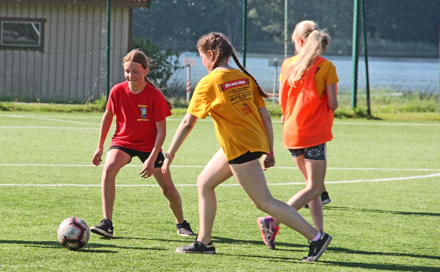 Viljandi esimestele puurijalgpalli meistrivõistlustele oodatakse osalema nii poisse kui tüdrukuid.