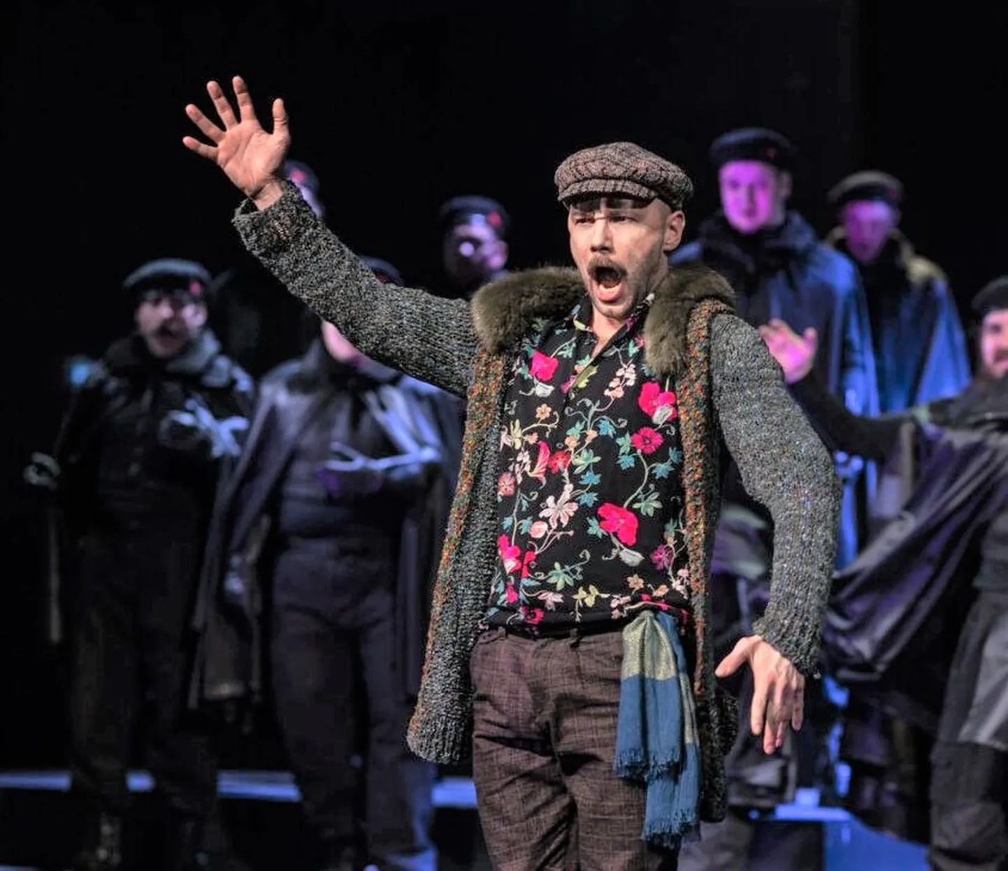 Rasmus Kull pagari ja poeedi Ragueneau rollis Vanemuises lavastatud Eino Tambergi ooperis "Cyrano de Bergerac".