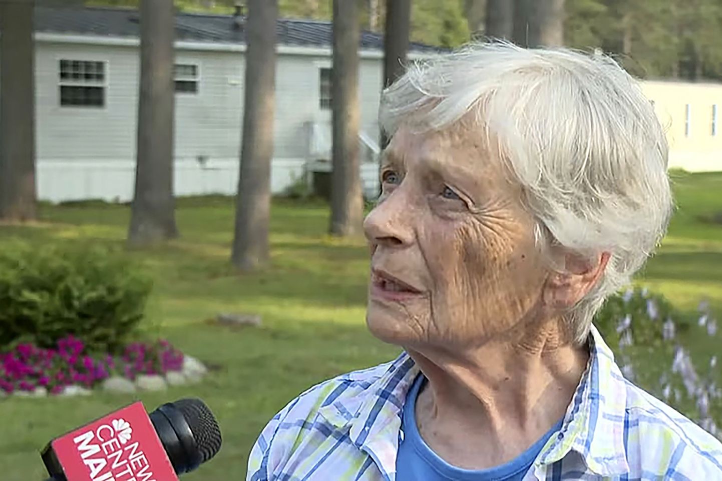 87-aastane Marjorie Perkins, kes elab USAs Maine'is Brunswickis võitles sissetungijaga, kellele andis ka süüa