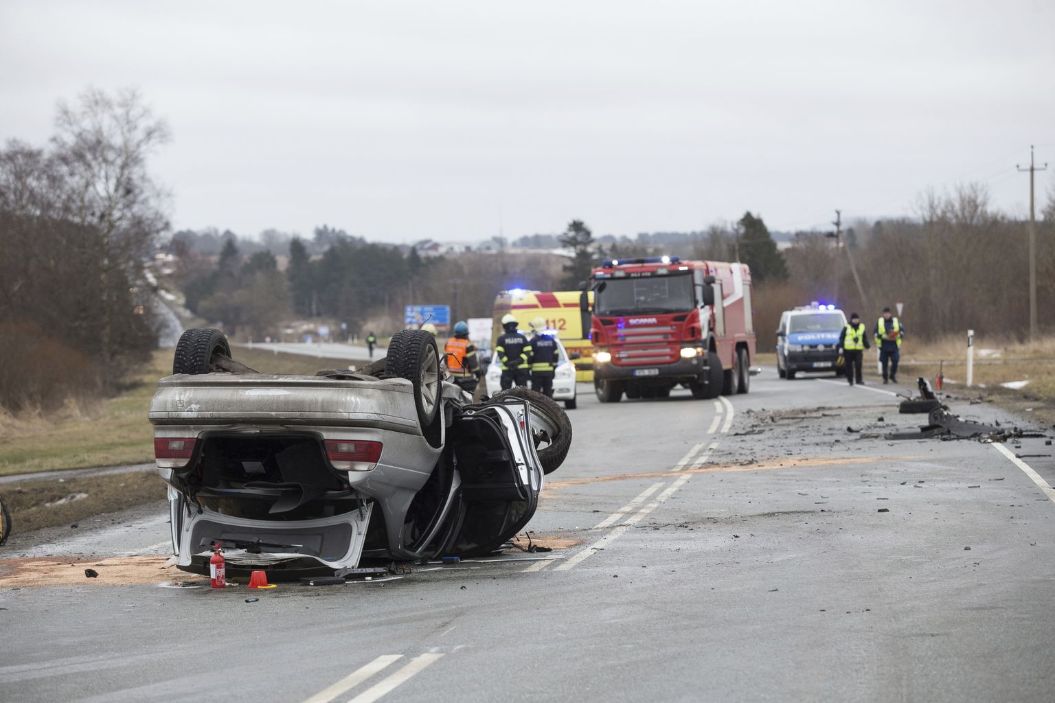 Raske liiklusõnnetus Purtse küla lähedal, kus põrkasid kokku sõiduautod Honda ja BMW.