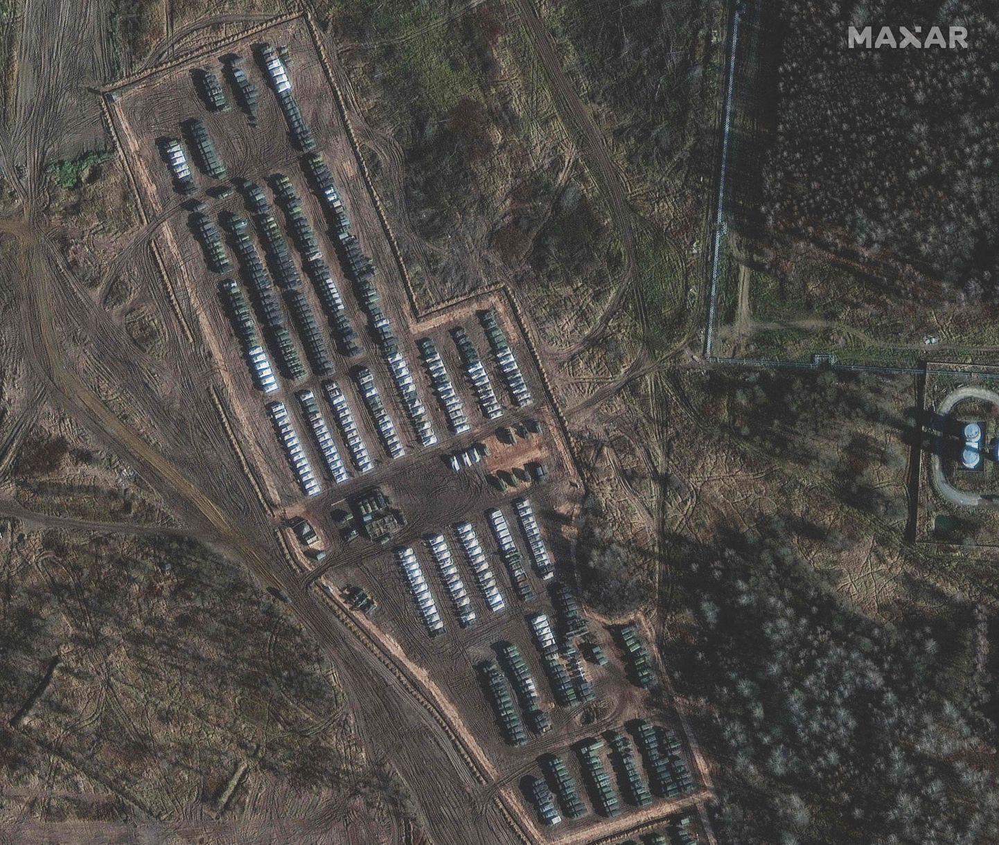 Maxar Technologies avaldatud satelliitfoto, millel on näha Venemaa relvastust Smolenski oblastis Jelnajas Ukraina piiri lähedal