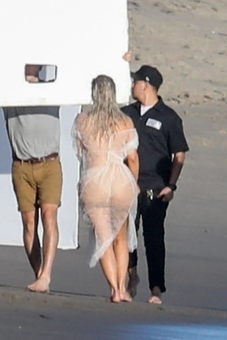 Kim Kardashian alasti rannas.