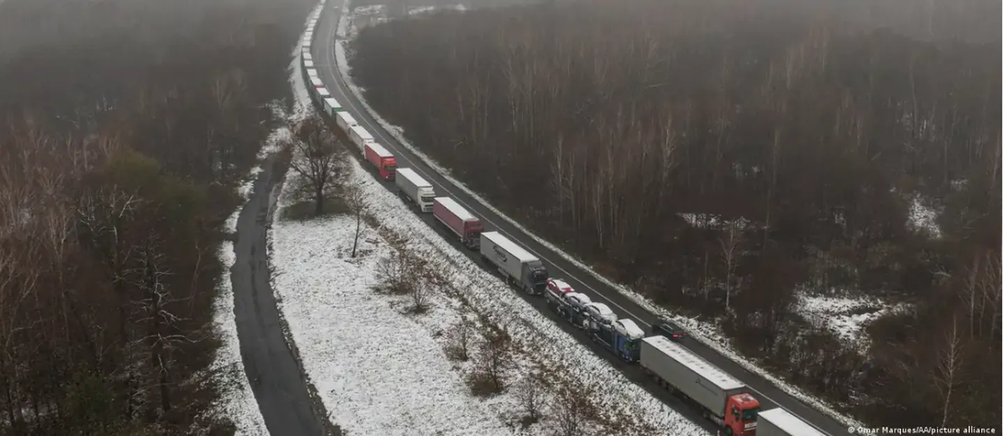 Пробка из грузовиков на границе Украины и Польши