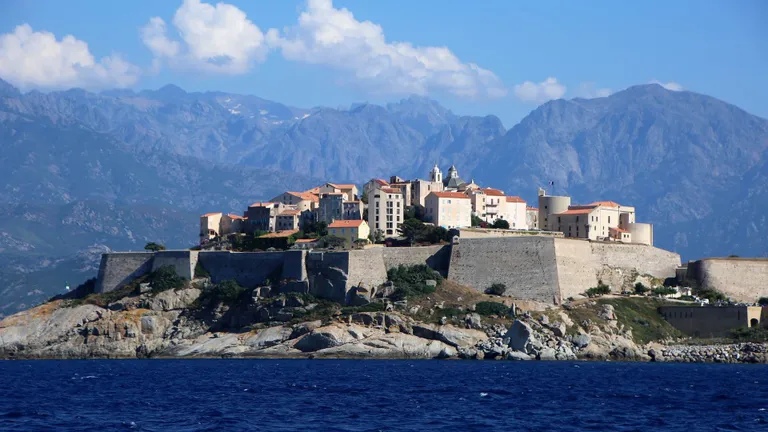 Korsika.