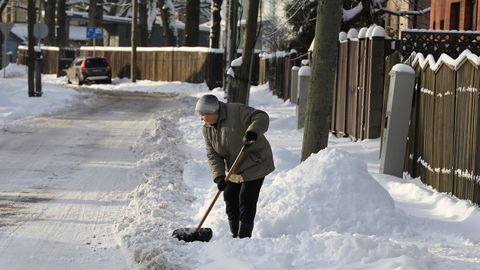 Вице-мэр Таллинна рассказал, жителей каких районов город спасет от уборки снега в первую очередь