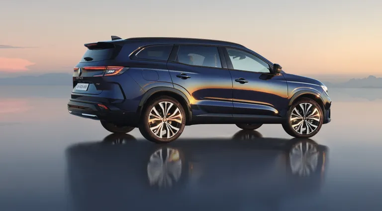 Компания Renault представила новый Espace.