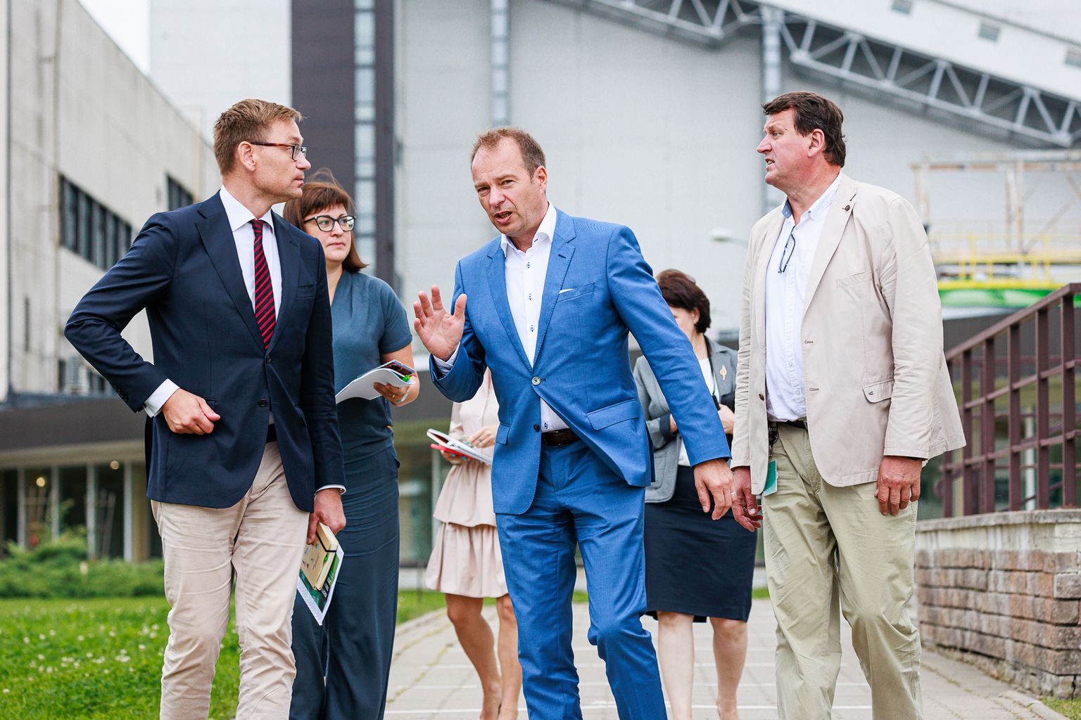 ‎Tervise- ja tööminister Peep Peterson (vasakul) kohtus Eesti elektrijaamas Eesti Energia juhatuse esimehe Hando Sutteri, Enefit Poweri juhatuse liikme Andres Vainola ja ametiühingujuhtidega.‎