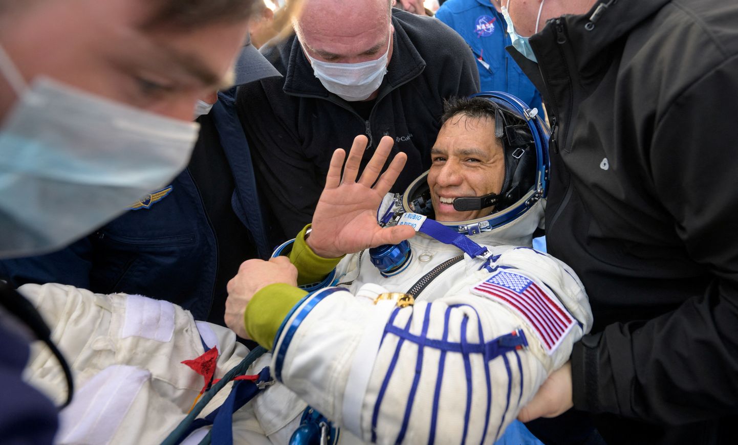 NASA astronauts Frenks Rubio tiek sagaidīts uz Zemes.