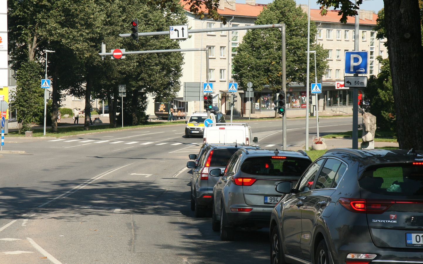 Narva maantee on Jõhvi tihedama liiklusega põhitänavaid ning praegu pole lõplikku otsust, kas põhjalik renoveerimine algab veel sellel aastal või lükkub järgmisse.