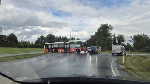 Linnaliinibuss tagurdas kraavi, lausa kaks päeva järjest