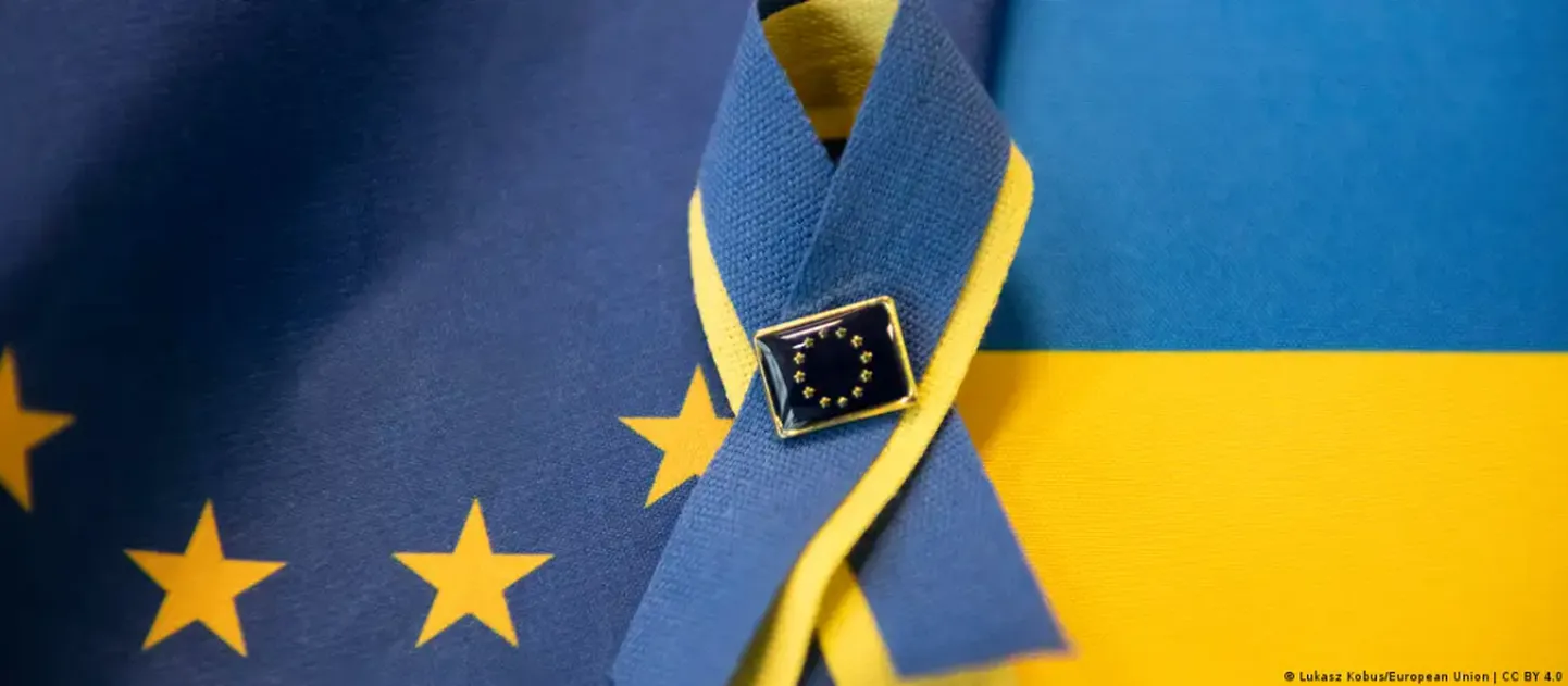 Флаги ЕС и Украины
