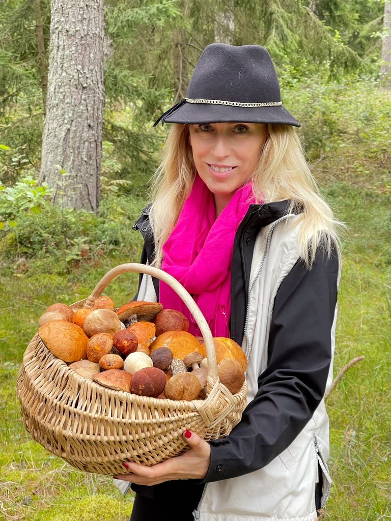 Ирина Шиблер с корзинкой грибов