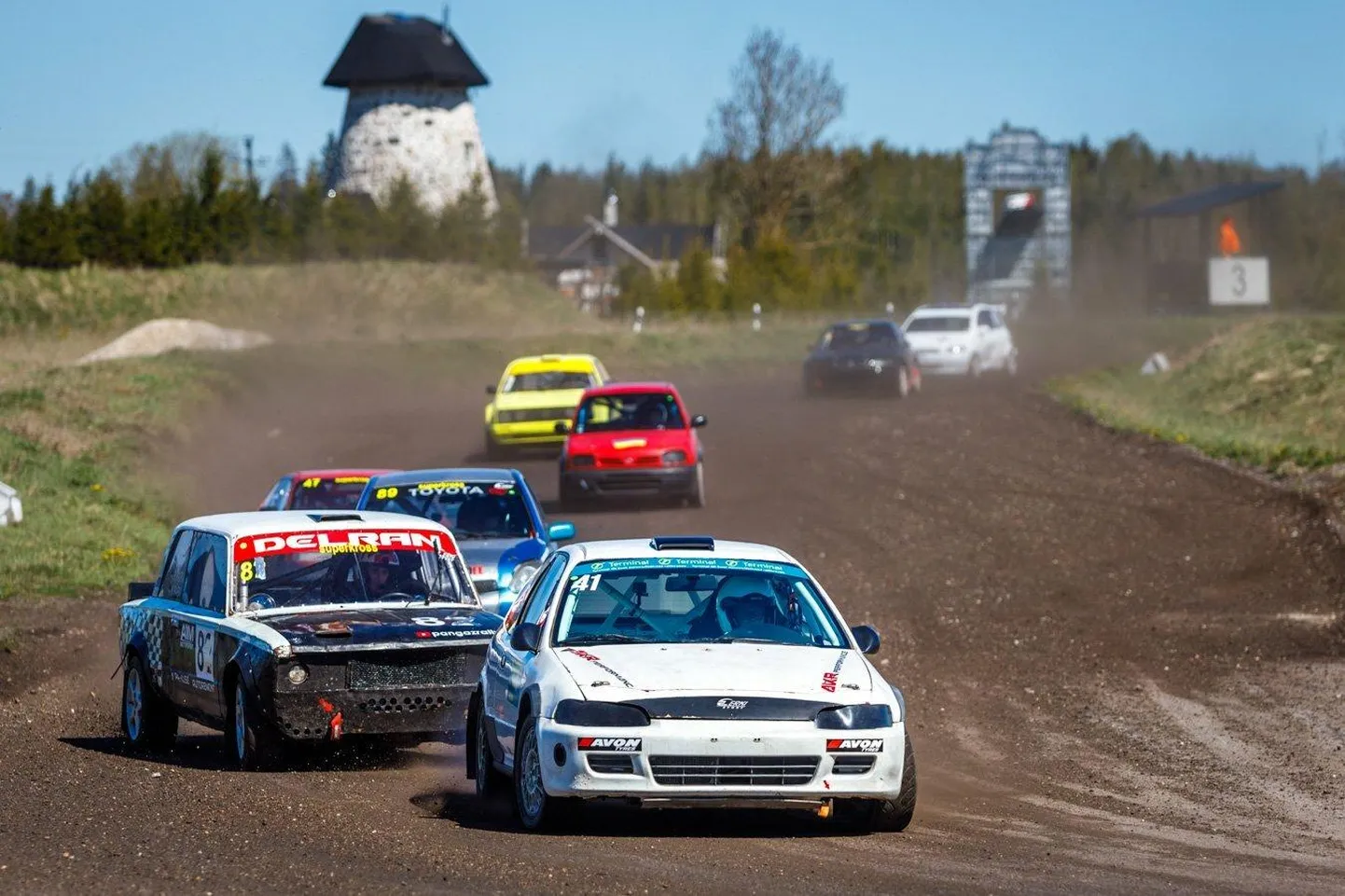 Pärnu noormees Albert Pärtelson (nr 41) saavutas Laitse rallikrossil teise koha.