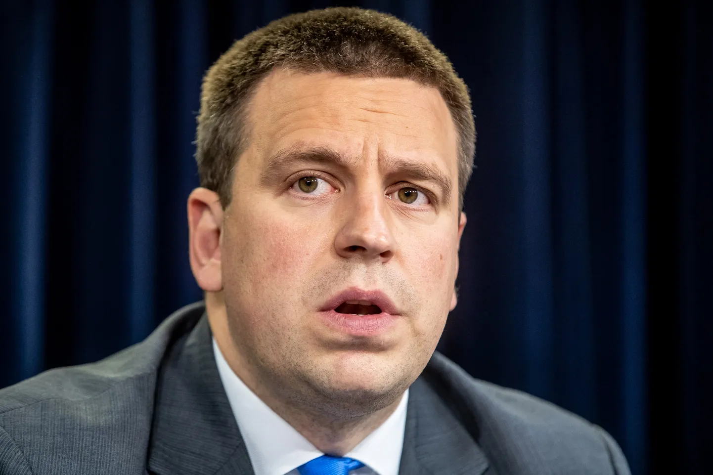 Peaminister Jüri Ratas valitsuse pressikonverentsil.