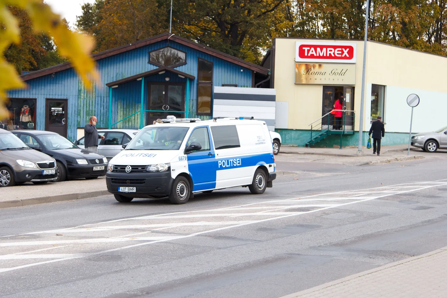 Vabaduse 39 juveelipoes toimus politsei kinnitusel vargus, mille käigus tundmatu meesterahvas kuldehteid varastas.