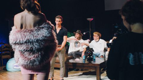 NÄDALA TEATER ⟩ Kogu maailm põleb, aga kes võidab telemängu?