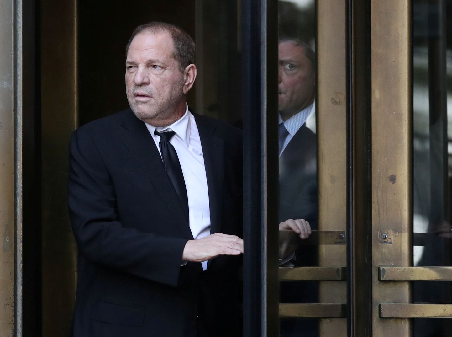 Harvey Weinstein lahkumas 26. augustil 2019 New Yorgi kõrgemast kohtust