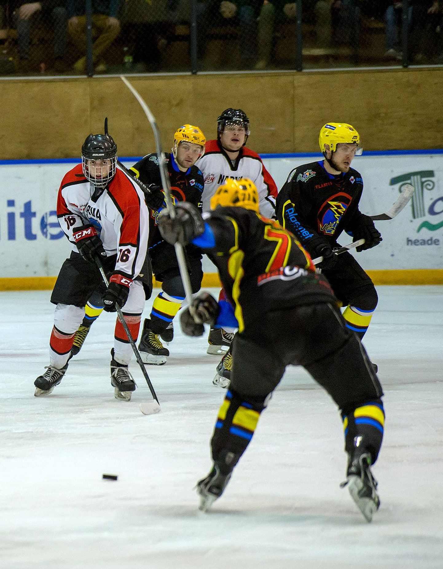 Lõunakeskuse jääl peetud esimeses finaalmängus alistas Tartu Kalev-Välk Narva klubi 12:5.