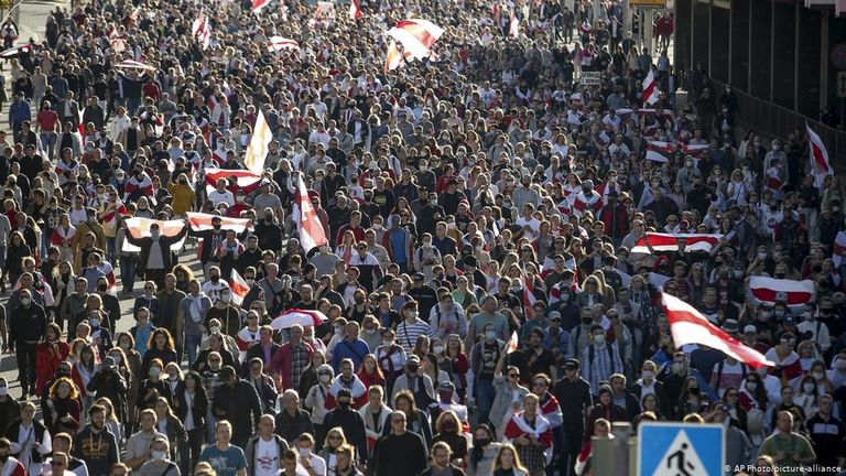 В некоторых акциях протеста в Минске принимали участие до 200 тысяч человек