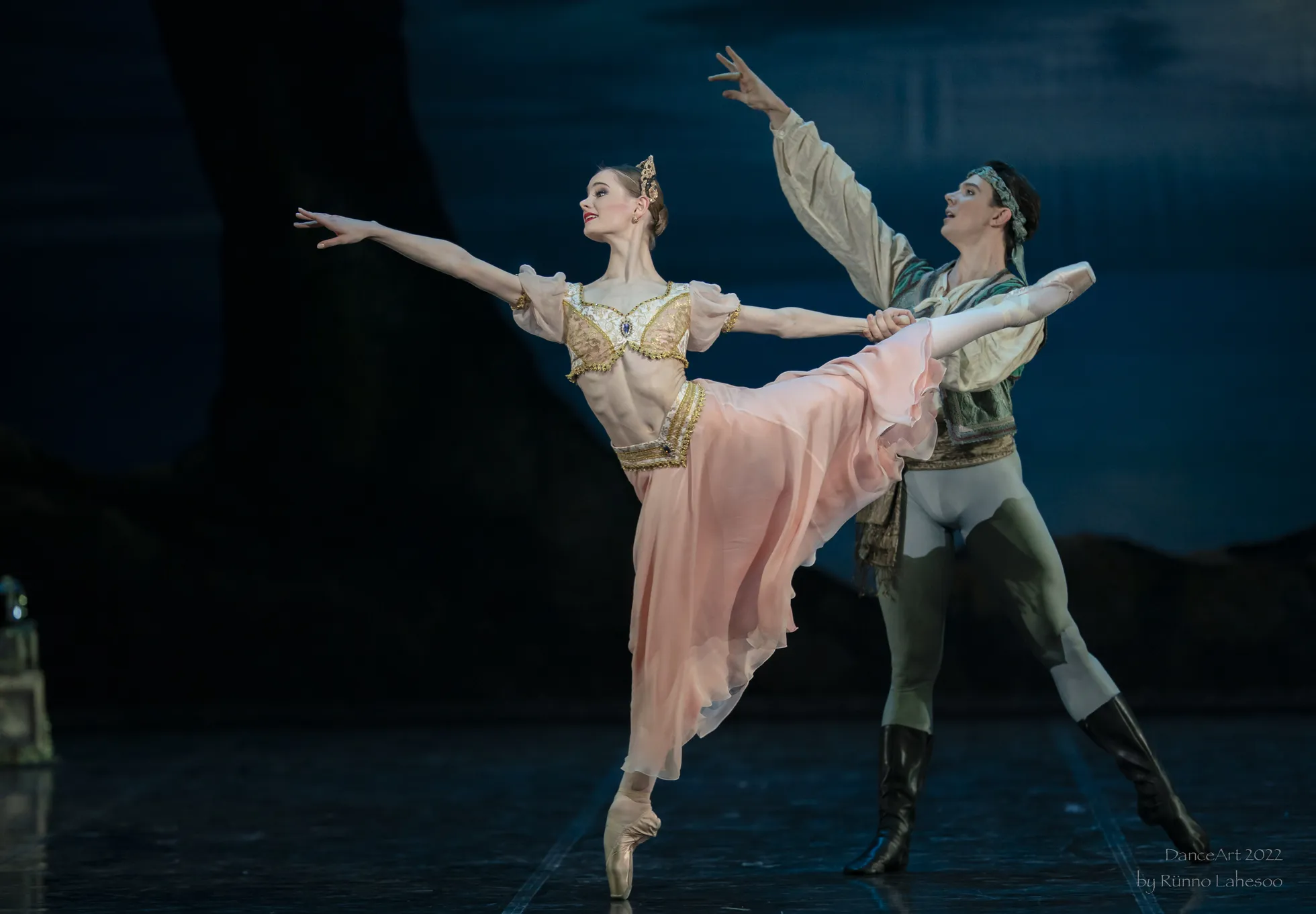 Anna Roberta «Korsaaris», Conradi rollis William Newton