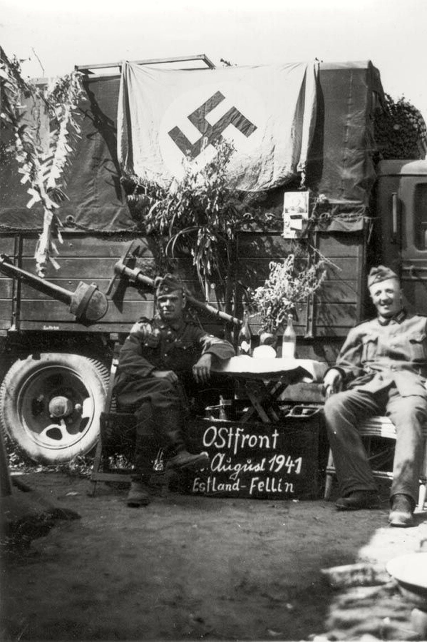 Sakslased pärast Viljandisse jõudmist suvel 1941