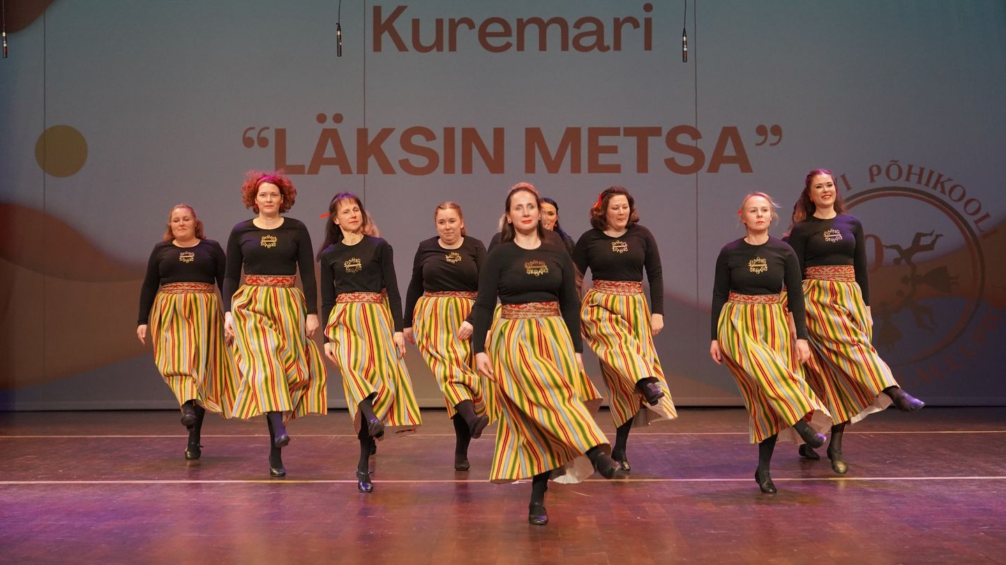 В финале веселого праздника выступила группа учителей Йыхвиской основной школы "Kuremari".