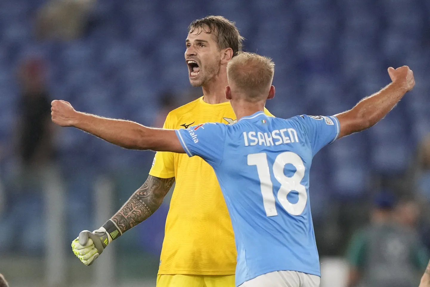 Rooma Lazio väravavaht Ivan Provedel (taga) tähistamas väravat Meistrite liiga mängus Madridi Atleticoga