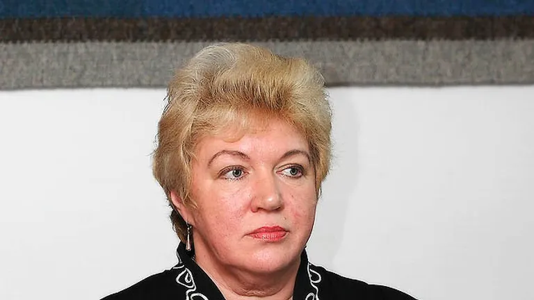 Чиновница, ставшая неформальным лидером в борьбе против нарвской коррупции, вступившая на оппозиционной волне в Социал-демократическую партию, получила приказ о снятии с должности по причине утраты доверия и покинула рабочий кабинет.